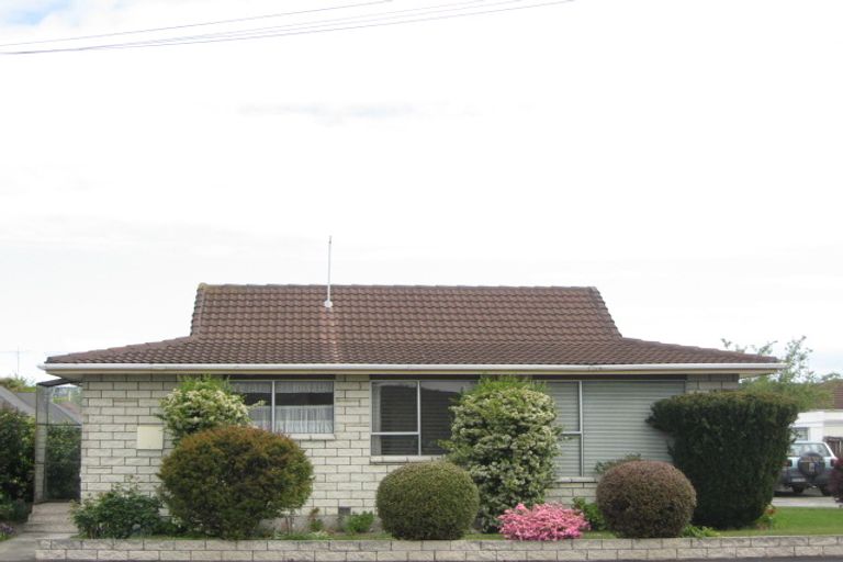 Photo of property in 28 Prestons Road, Redwood, Christchurch, 8051