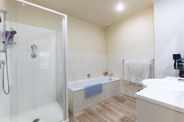 Photo of property in 2a Tawa Road, Te Atatu Peninsula, Auckland, 0610