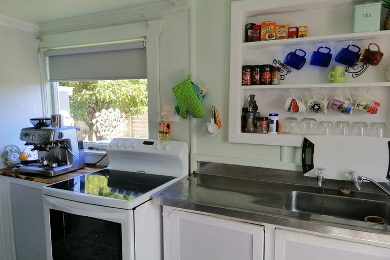 Photo of property in 10 Tukapa Street, Westown, New Plymouth, 4310