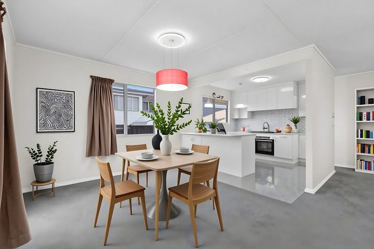Photo of property in 23 Everglade Drive, Goodwood Heights, Auckland, 2105