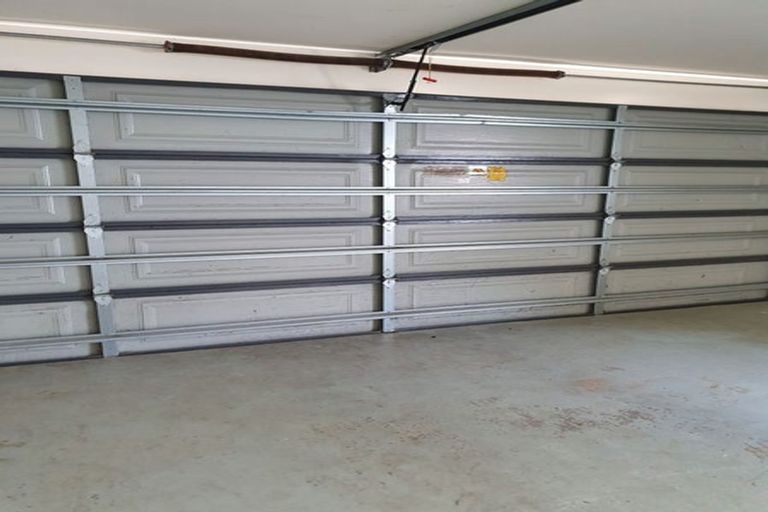 Photo of property in 52b Royal View Road, Te Atatu South, Auckland, 0610