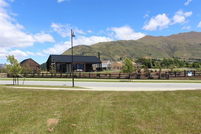Photo of property in 13 Deans Drive, Wanaka, 9305