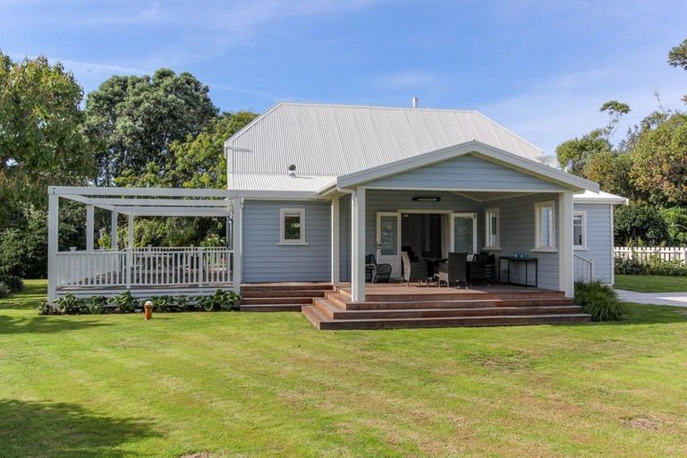 Photo of property in 11 Onaero Beach Road, Onaero, Waitara, 4383