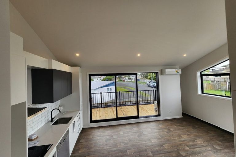 Photo of property in 2/8 Clipper Street, Titahi Bay, Porirua, 5022