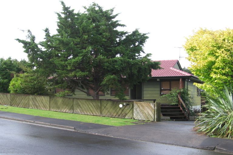 Photo of property in 15 Quincey Place, Massey, Auckland, 0614