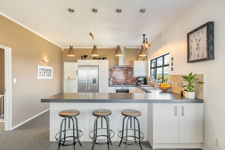 Photo of property in 117 Normandale Road, Normandale, Lower Hutt, 5010
