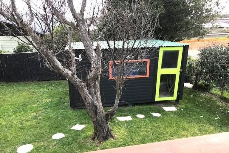 Photo of property in 28 Matenga Street, Waikanae, 5036