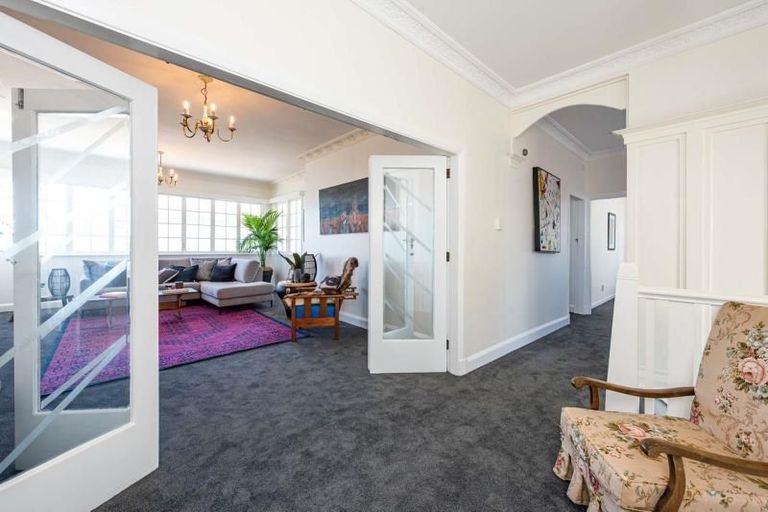 Photo of property in 212 Queens Drive, Lyall Bay, Wellington, 6022