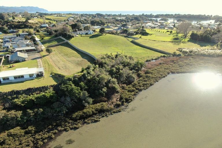 Photo of property in 69 Athenree Road, Athenree, Katikati, 3177