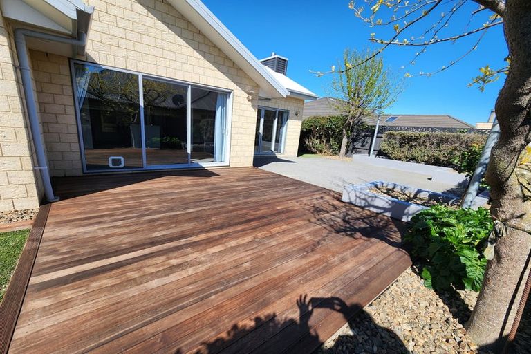 Photo of property in 26 Foresters Crescent, Parklands, Christchurch, 8083