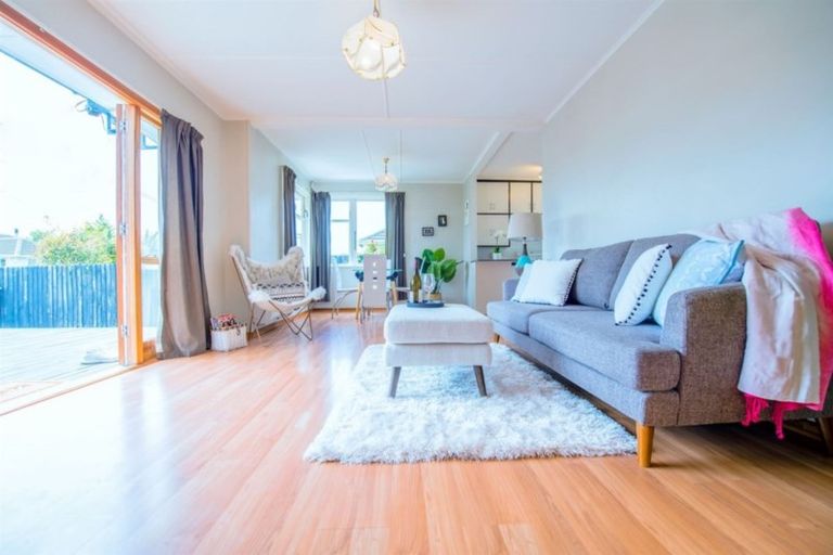 Photo of property in 8 Paddington Street, Northcote, Christchurch, 8052