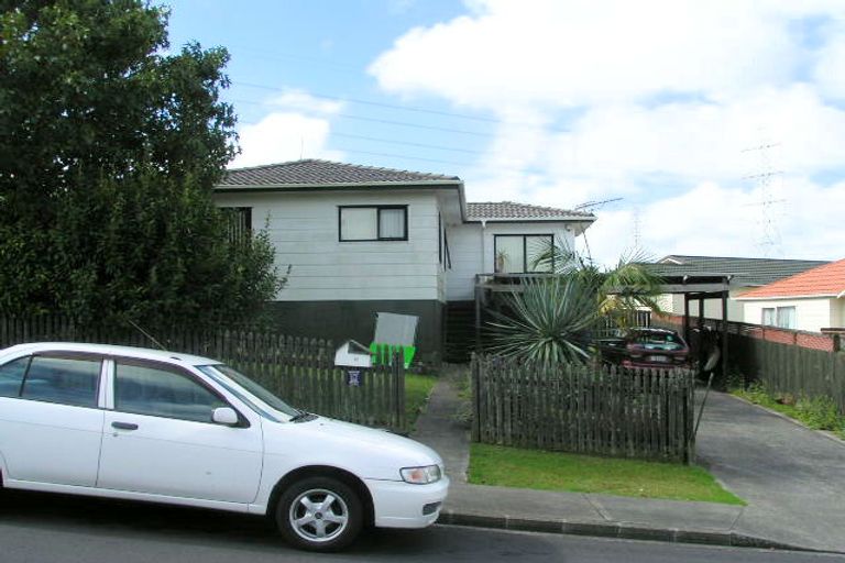 Photo of property in 12 Loughanure Place, Massey, Auckland, 0614