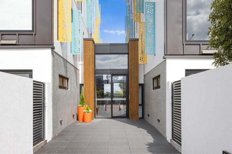 Photo of property in Frank Sargeson Apts, 501/74 Anzac Street, Takapuna, Auckland, 0622