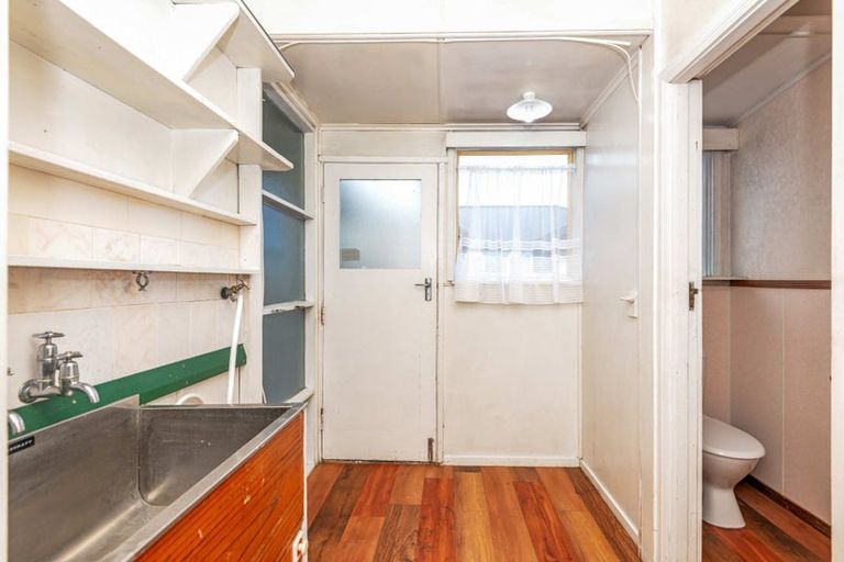Photo of property in 50 Pahiatua Street, Hokowhitu, Palmerston North, 4410