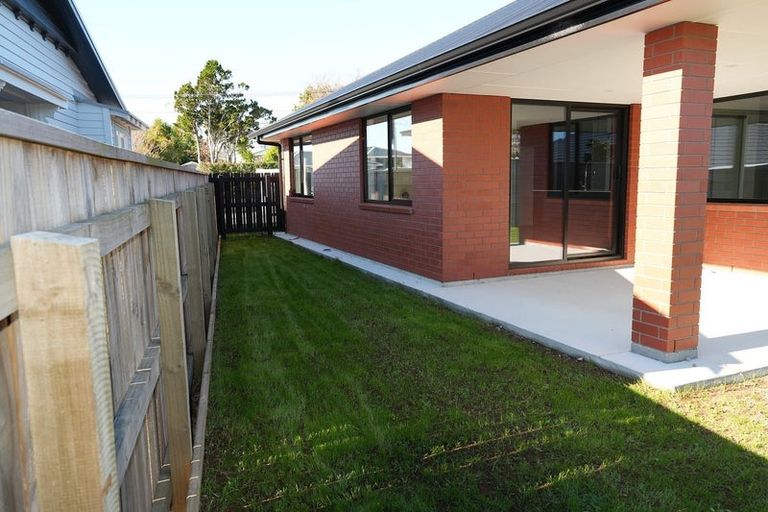 Photo of property in 5 Wheeler Place, Upper Vogeltown, New Plymouth, 4310