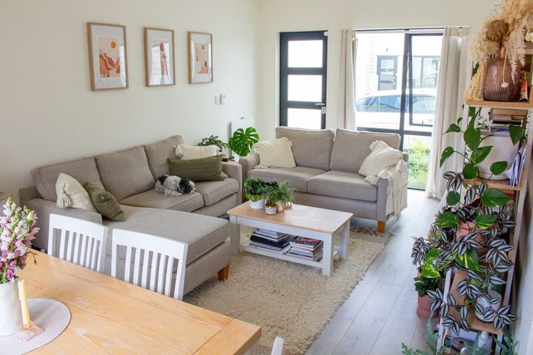 Photo of property in 68c Donovan Avenue, Massey, Auckland, 0614