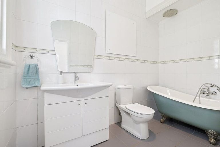 Photo of property in 100 Pukekohe East Road, Pukekohe, 2677