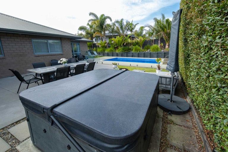 Photo of property in 14 Will Street, Huapai, Kumeu, 0810