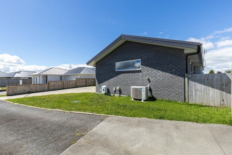 Photo of property in 6 Toutouwai Lane, Inglewood, 4330