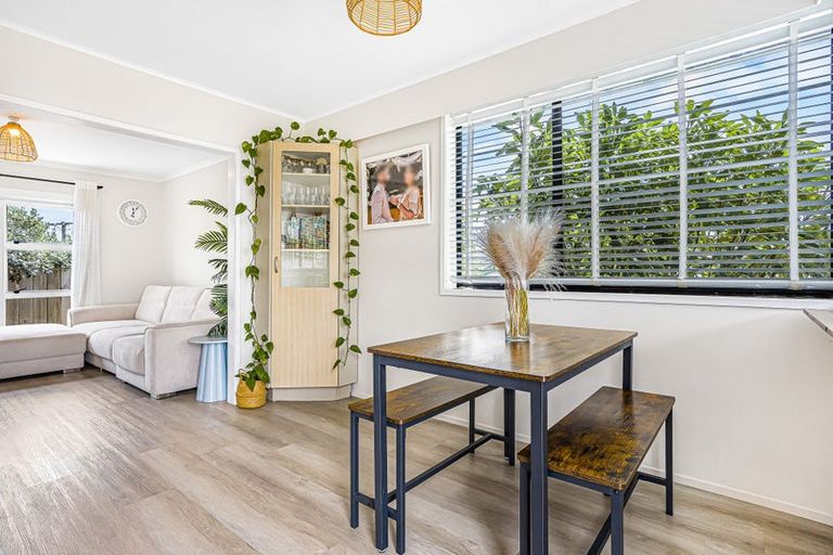 Photo of property in 1/12 Marewa Street, Te Atatu South, Auckland, 0610