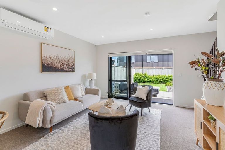 Photo of property in 15 Orona Place, Takanini, 2112