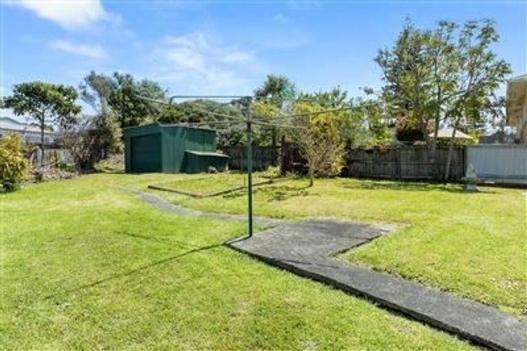Photo of property in 11 Sarona Avenue, Glen Eden, Auckland, 0602