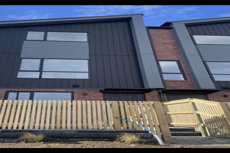 Photo of property in 2/39 Dale Crescent, Pakuranga, Auckland, 2010