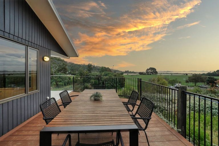 Photo of property in 122 Mccormacks Bay Road, Redcliffs, Christchurch, 8081