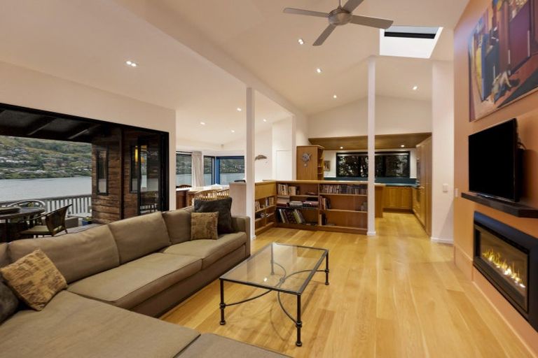 Photo of property in 5 Mincher Road, Kelvin Heights, Queenstown, 9300