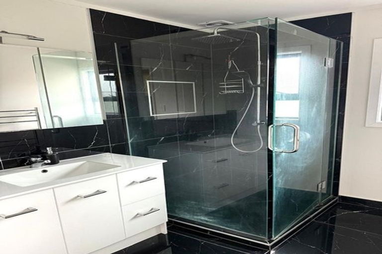 Photo of property in 32 Wai Iti Place, Clendon Park, Auckland, 2103
