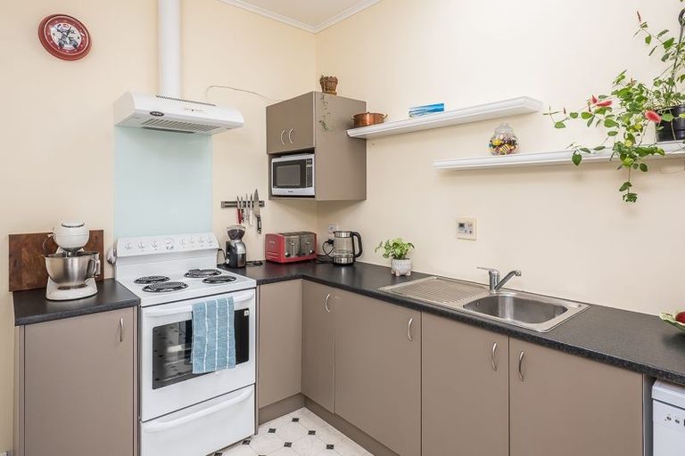 Photo of property in 23 Resolution Street, Lyall Bay, Wellington, 6022