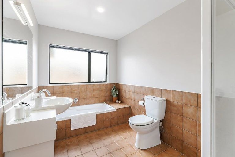 Photo of property in 11 Waterhouse Drive, Brooklyn, Wellington, 6021