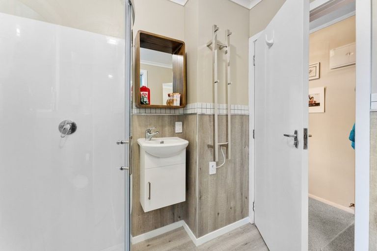 Photo of property in 81b Collier Avenue, Karori, Wellington, 6012