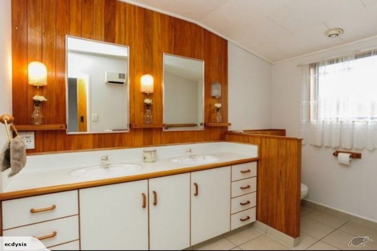 Photo of property in 21 Tauroa Road, Havelock North, 4130