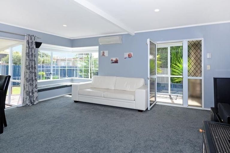 Photo of property in 2/39 Glenvar Road, Torbay, Auckland, 0630