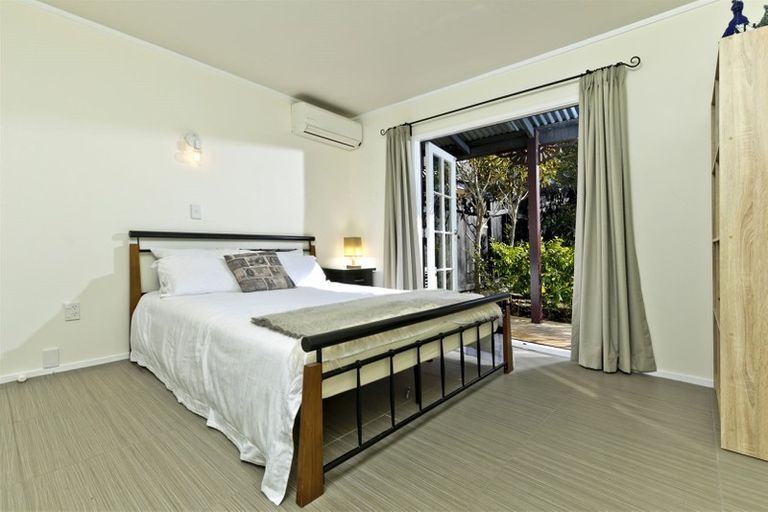 Photo of property in 14b South Lynn Road, Titirangi, Auckland, 0604