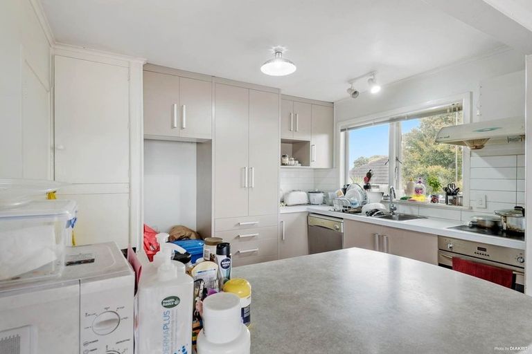 Photo of property in 12 School Road, Te Atatu South, Auckland, 0610