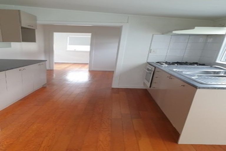 Photo of property in 8 Northcote Road, Takapuna, Auckland, 0622