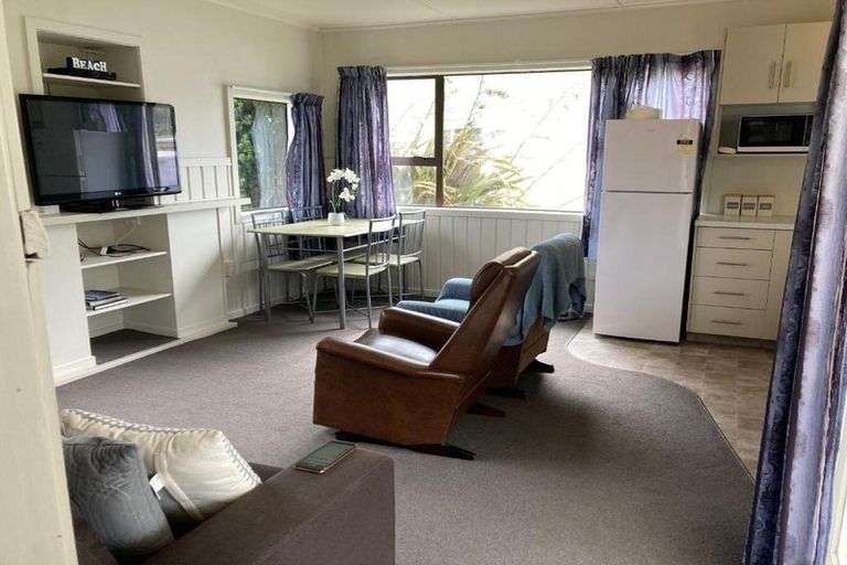 Photo of property in 6 Church Street, Winton, 9720