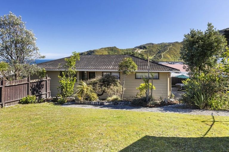 Photo of property in 3 Dart Crescent, Island Bay, Wellington, 6023