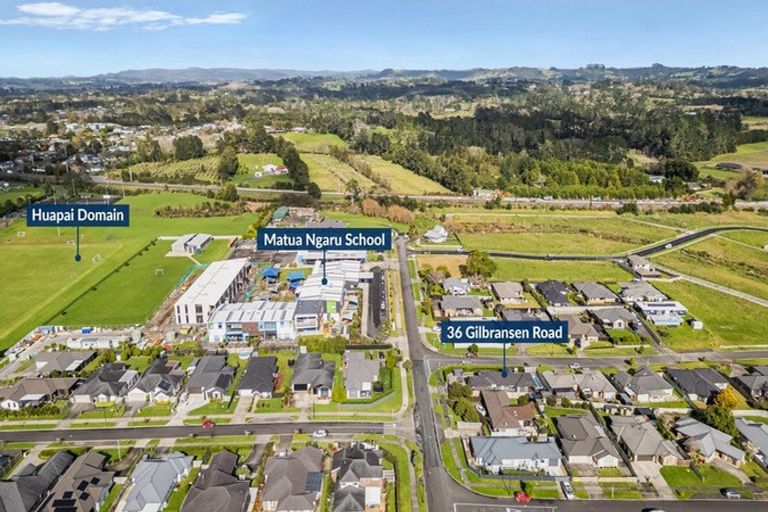 Photo of property in 36 Gilbransen Road, Kumeu, 0810