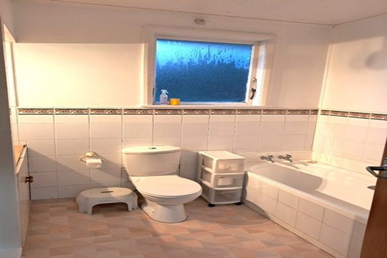 Photo of property in 29 Taylor Terrace, Tawa, Wellington, 5028