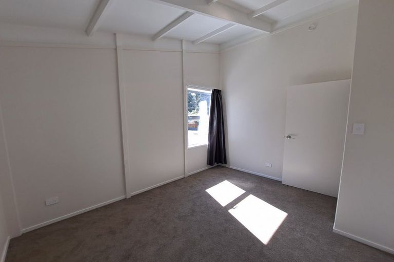 Photo of property in 62 Seaview Road, Marfell, New Plymouth, 4310
