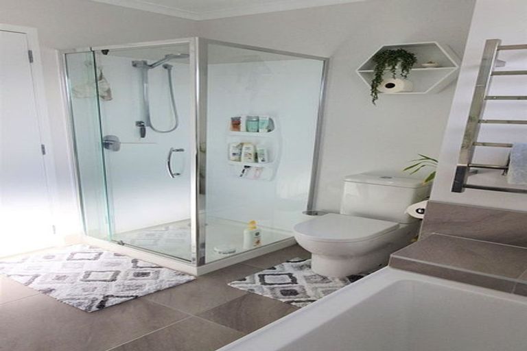 Photo of property in 9 Sacred Kingfisher Road, Hobsonville, Auckland, 0616