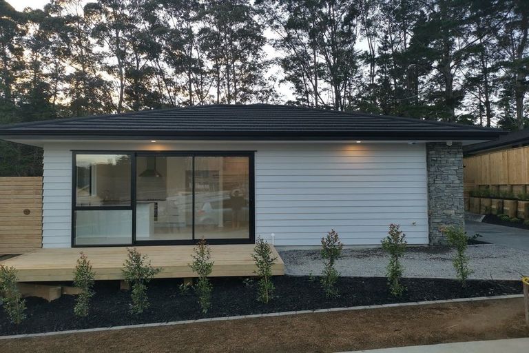 Photo of property in 13 Maraeariki Avenue, Orewa, 0931