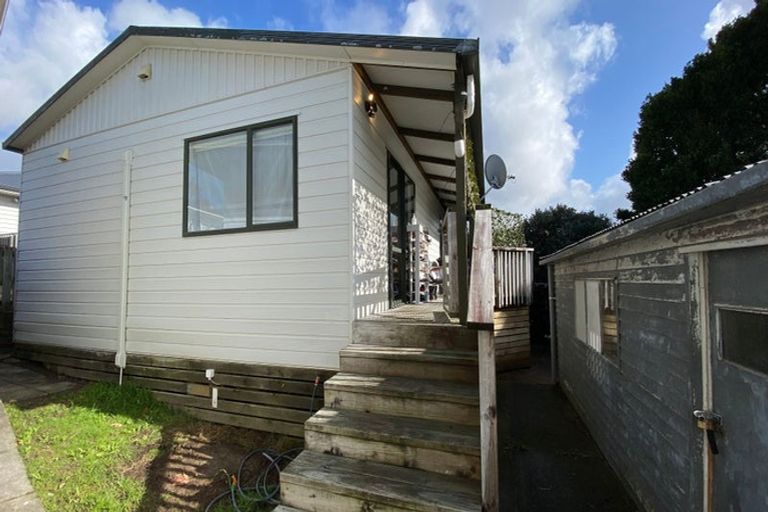 Photo of property in 5 Sunvue Road, Glen Eden, Auckland, 0602
