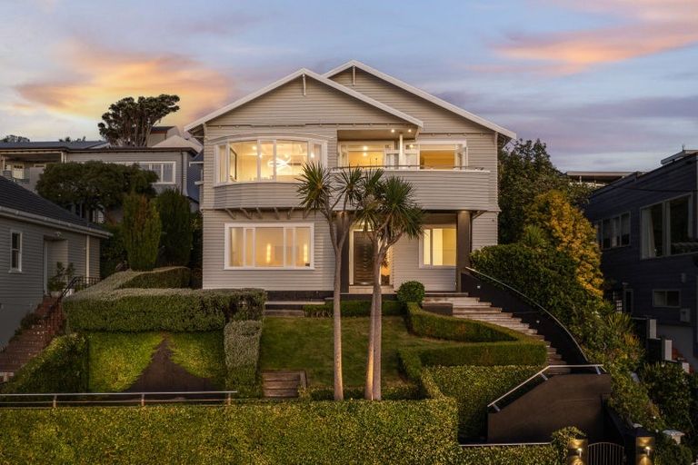 Photo of property in 43 The Crescent, Roseneath, Wellington, 6011