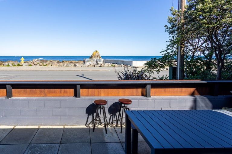 Photo of property in 394 The Esplanade, Island Bay, Wellington, 6023