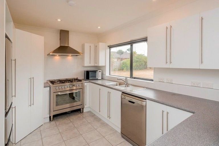 Photo of property in 62 The Drive, Paraparaumu Beach, Paraparaumu, 5032