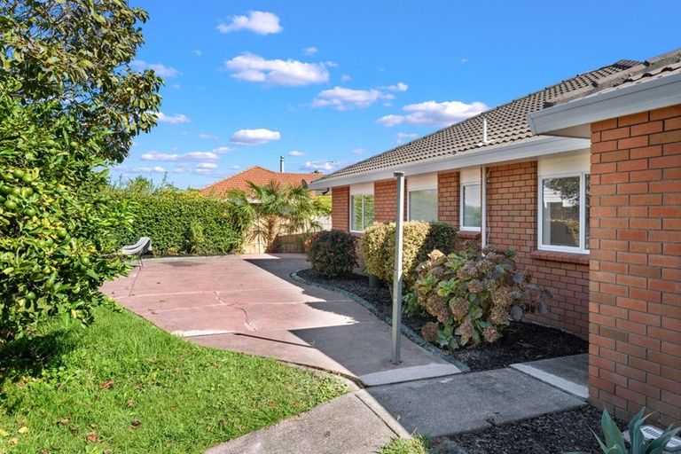 Photo of property in 198 Lakeside Drive, Orewa, 0931